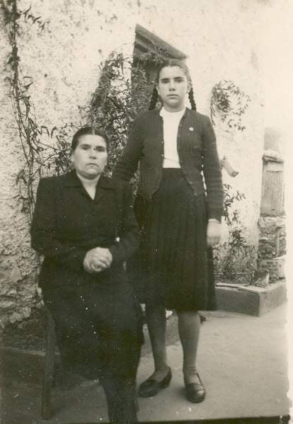 Βασιλική Τσαπάρα - Παπαθανασίου και η μητέρα της